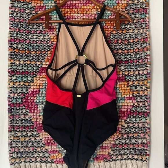 Another beautiful one piece.  Like new! - Picture 3 of 6